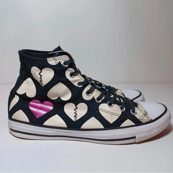 Converse Twisted Hearts Chucks Sz Women 11 Black/White 567143F (226 Box 26) - Picture 1 of 9